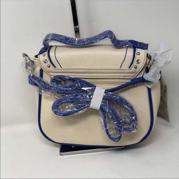 Montana West Concho Collection Crossbody - Picture 2 of 4